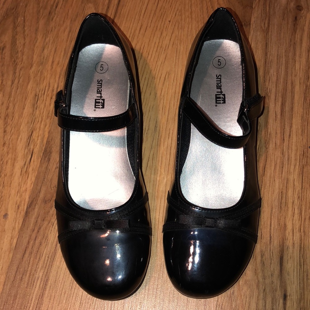 Trendy Ballet Flat Black Patent with Strap